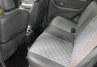 Подержанный автомобиль Mazda Tribute 2001 года (11 фото)