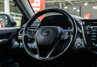 Подержанный автомобиль Toyota Camry Sedan 2020 года (13 фото)