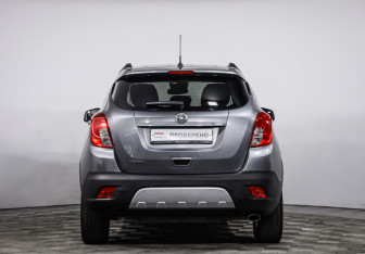 Подержанный автомобиль Opel Mokka 2013 года (6 фото)