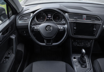 Подержанный автомобиль Volkswagen Tiguan 2019 года (12 фото)