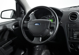 Подержанный автомобиль Ford Fusion 2007 года (15 фото)