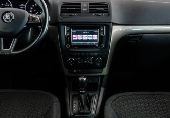 Подержанный автомобиль Skoda Yeti 2015 года (12 фото)