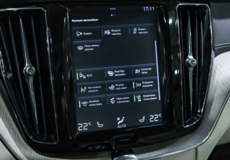 Подержанный автомобиль Volvo XC60 2019 года (21 фото)