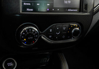 Подержанный автомобиль Renault Kaptur 2022 года (15 фото)