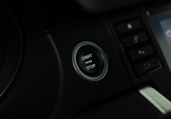 Подержанный автомобиль Land Rover Discovery Sport 2015 года (18 фото)