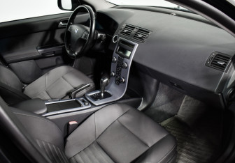 Подержанный автомобиль Volvo S40 2012 года (16 фото)
