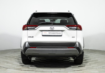 Подержанный автомобиль Toyota RAV4 2020 года (6 фото)