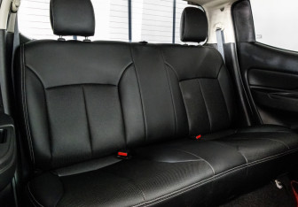 Подержанный автомобиль Mitsubishi L200 2022 года (23 фото)