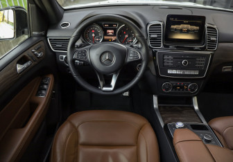 Подержанный автомобиль Mercedes-Benz GLE 2016 года (12 фото)