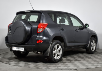 Подержанный автомобиль Toyota RAV4 2008 года (5 фото)