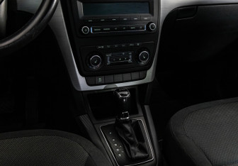 Подержанный автомобиль Skoda Yeti 2014 года (12 фото)