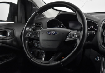 Подержанный автомобиль Ford Kuga 2018 года (15 фото)