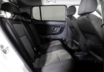 Подержанный автомобиль Skoda Fabia Hatchback 2012 года (16 фото)