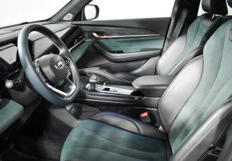 Подержанный автомобиль Geely Monjaro 2023 года (10 фото)