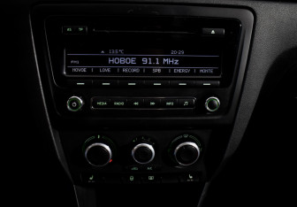 Подержанный автомобиль Skoda Rapid Liftback 2015 года (16 фото)