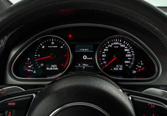 Подержанный автомобиль Audi Q7 2012 года (25 фото)