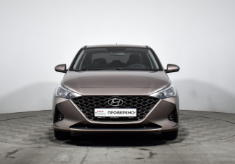 Подержанный автомобиль Hyundai Solaris Sedan 2021 года (2 фото)