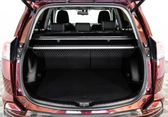 Подержанный автомобиль Toyota RAV4 2017 года (22 фото)