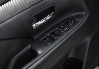 Подержанный автомобиль Mitsubishi Outlander 2013 года (10 фото)