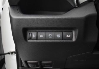 Подержанный автомобиль Toyota RAV4 2025 года (22 фото)