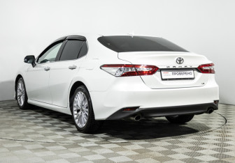 Подержанный автомобиль Toyota Camry Sedan 2020 года (7 фото)