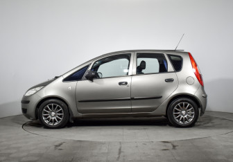 Подержанный автомобиль Mitsubishi Colt Hatchback 2007 года (8 фото)