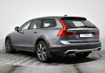 Подержанный автомобиль Volvo V90 Cross Country 2019 года (7 фото)