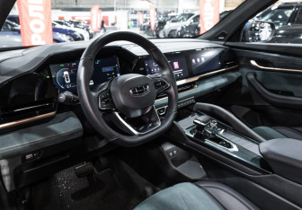 Подержанный автомобиль Geely Monjaro 2023 года (14 фото)