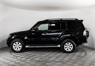 Подержанный автомобиль Mitsubishi Pajero 2012 года (8 фото)