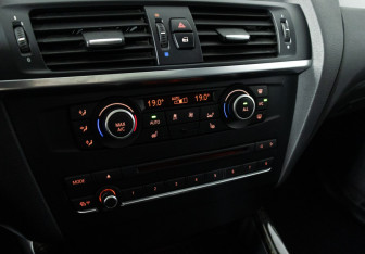 Подержанный автомобиль BMW X3 2012 года (19 фото)