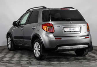 Подержанный автомобиль Suzuki SX4 Hatchback 2010 года (7 фото)