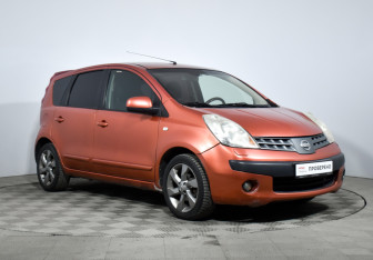 Подержанный автомобиль Nissan Note 2006 года (3 фото)