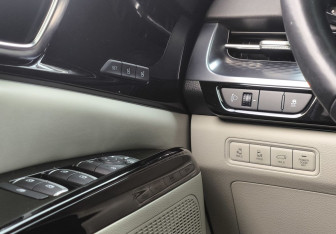 Подержанный автомобиль Kia Carnival 2021 года (23 фото)