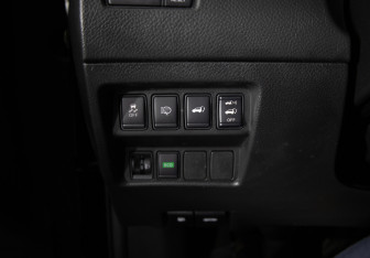 Подержанный автомобиль Nissan X-Trail 2015 года (20 фото)