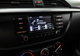 Подержанный автомобиль Kia Rio Hatchback 2018 года (15 фото)