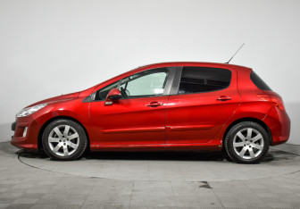 Подержанный автомобиль Peugeot 308 Hatchback 2009 года (8 фото)