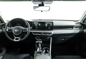Подержанный автомобиль Kia K5 2020 года (13 фото)
