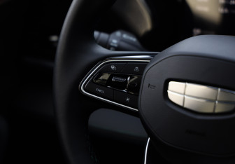 Подержанный автомобиль Geely Monjaro 2025 года (12 фото)