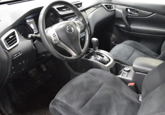 Подержанный автомобиль Nissan X-Trail 2017 года (10 фото)