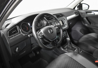 Подержанный автомобиль Volkswagen Tiguan 2017 года (9 фото)