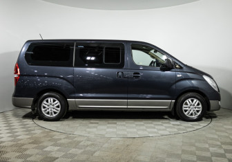Подержанный автомобиль Hyundai H-1 2015 года (4 фото)