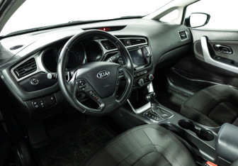 Подержанный автомобиль Kia Ceed Hatchback 2018 года (11 фото)