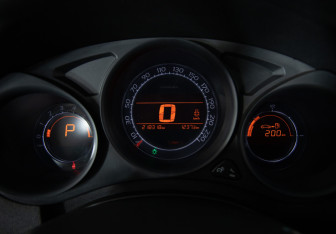 Подержанный автомобиль Citroen C4 Hatchback 2011 года (13 фото)