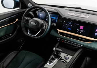 Подержанный автомобиль Geely Monjaro 2023 года (17 фото)