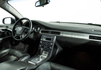 Подержанный автомобиль Volvo S80 2010 года (9 фото)