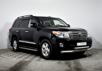 Подержанный автомобиль Toyota Land Cruiser Suv 2012 года (3 фото)