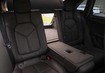 Подержанный автомобиль Porsche Macan 2018 года (29 фото)