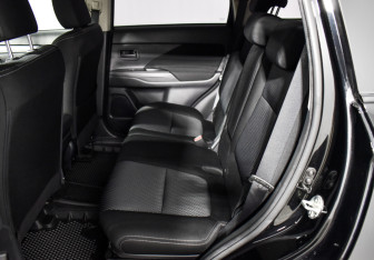 Подержанный автомобиль Mitsubishi Outlander 2018 года (11 фото)