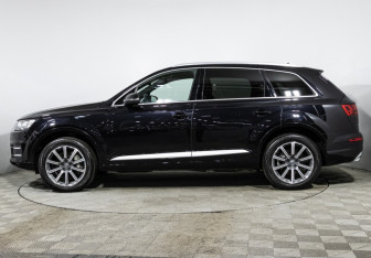 Подержанный автомобиль Audi Q7 2019 года (8 фото)