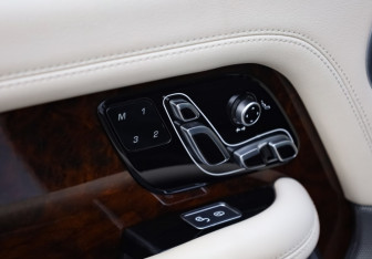 Подержанный автомобиль Land Rover Range Rover 2018 года (16 фото)